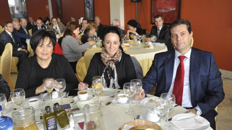 Los asistentes al acto Los asistentes al acto
