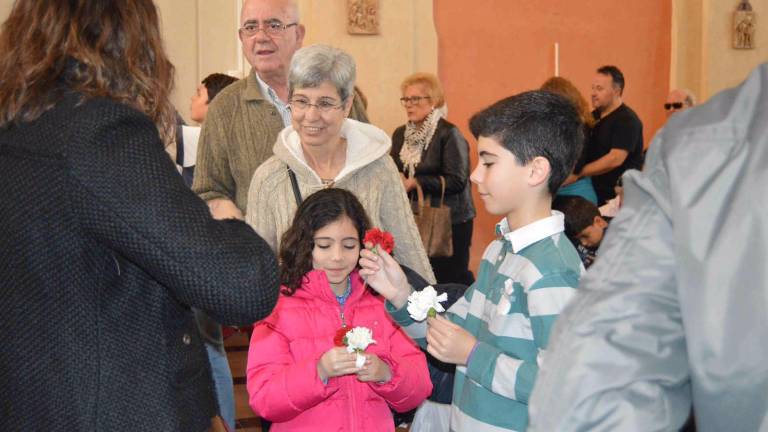 Los claveles de El Abuelo, todo un tesoro para los fieles Los claveles de El Abuelo, todo un tesoro para los fieles