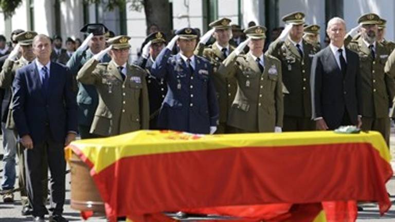 El soldado fallecido recibe la Medalla al Mérito