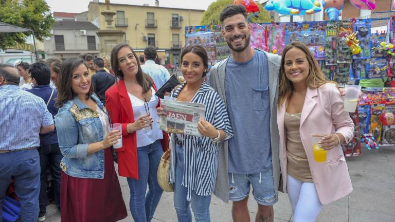 Con Paraguas también se disfruta el día grande de feria Con Paraguas también se disfruta el día grande de feria