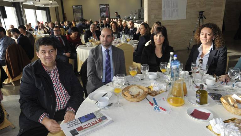 Los asistentes al acto Los asistentes al acto