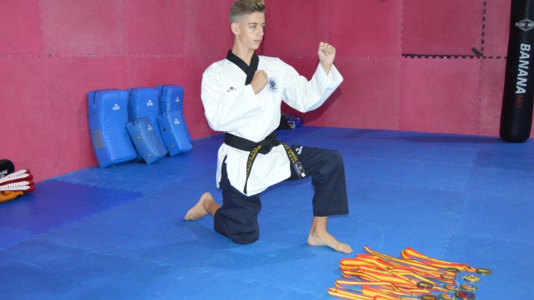“El taekwondo me ayuda a autosuperarme y me enseña disciplina”