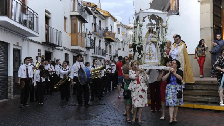 El cielo se abre para acariciar a la Virgen de la “Heredá”