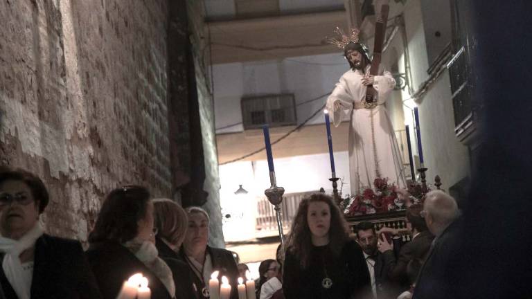 El Cristo de la Salud preside el vía crucis de las cofradías