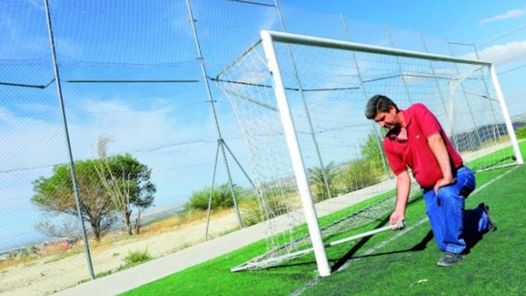 El “vigilante” del campo de La Misericordia abandona El “vigilante” del campo de La Misericordia abandona