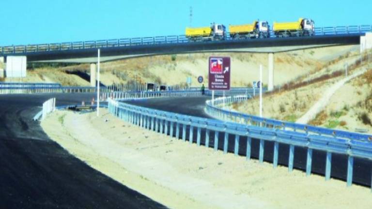El nuevo viaducto del Puente del Obispo supera la prueba El nuevo viaducto del Puente del Obispo supera la prueba