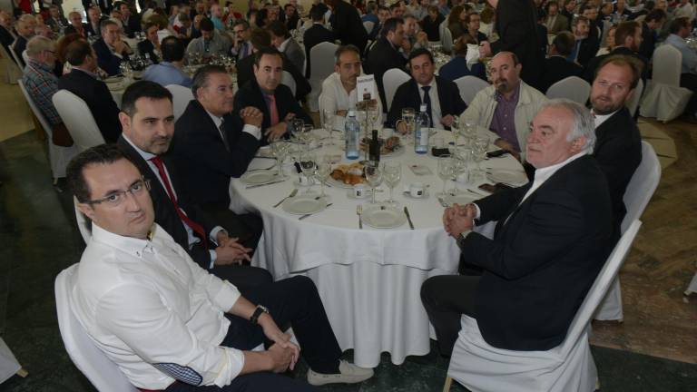 Los asistentes al acto Los asistentes al acto