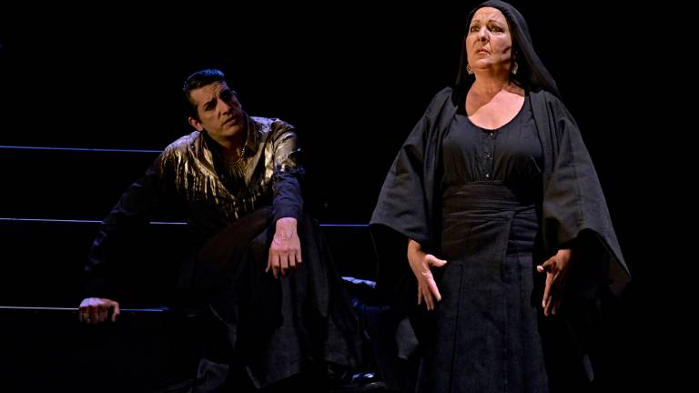 Carmen Linares debuta en el teatro con la obra Séneca Carmen Linares debuta en el teatro con la obra Séneca