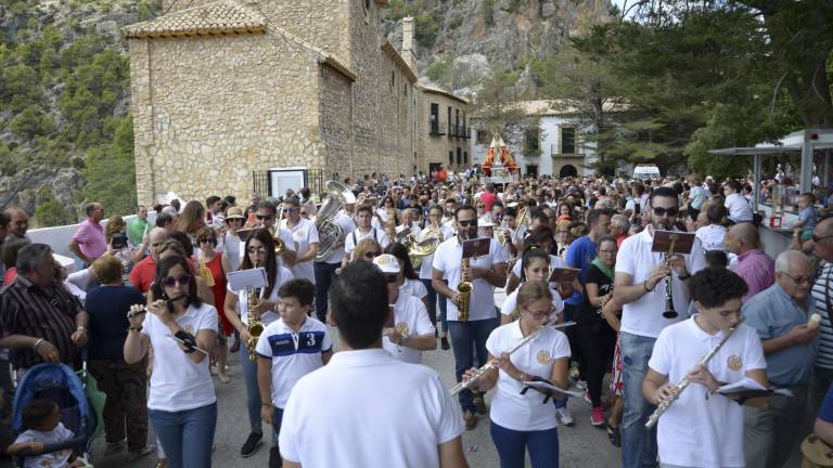 Majestuoso encuentro con la Virgen de Tíscar Majestuoso encuentro con la Virgen de Tíscar