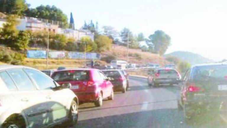 Heridos un anciano y el motorista que lo arrolló en la Ronda Sur Heridos un anciano y el motorista que lo arrolló en la Ronda Sur