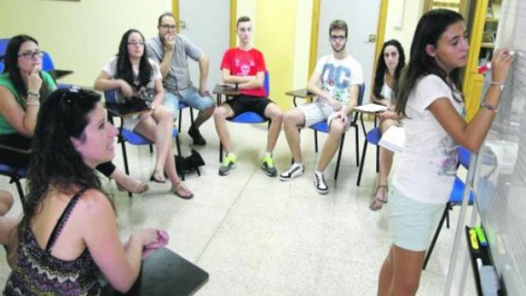 Voluntarios para ayudar a ser buenos estudiantes Voluntarios para ayudar a ser buenos estudiantes
