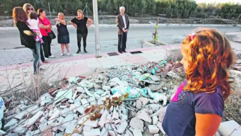 Vecinos del Bulevar denuncian la acumulación de suciedad Vecinos del Bulevar denuncian la acumulación de suciedad