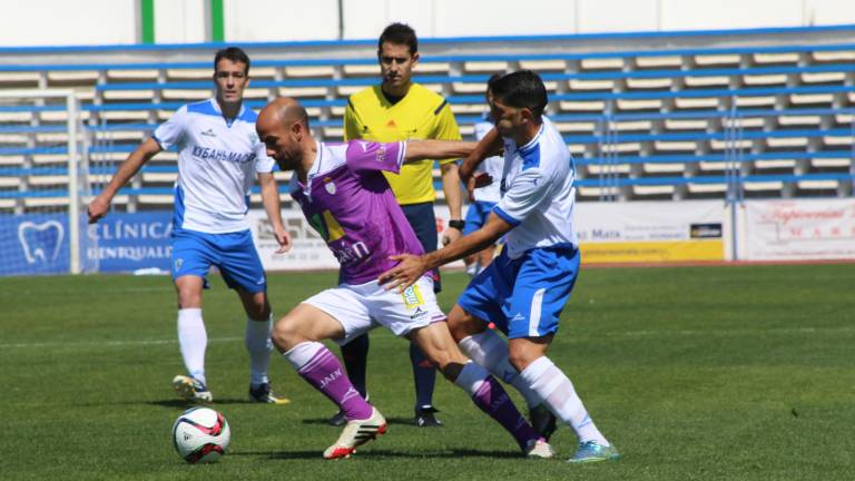 Óscar Quesada acerca al Real Jaén a la Copa del Rey Óscar Quesada acerca al Real Jaén a la Copa del Rey
