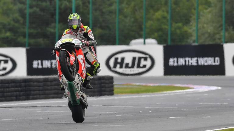 Un astuto Crutchlow reina bajo el agua en la República Checa Un astuto Crutchlow reina bajo el agua en la República Checa