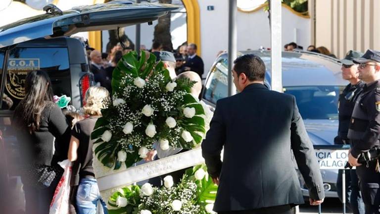 Familiares, amigos y vecinos dan el último adiós a Julen Familiares, amigos y vecinos dan el último adiós a Julen