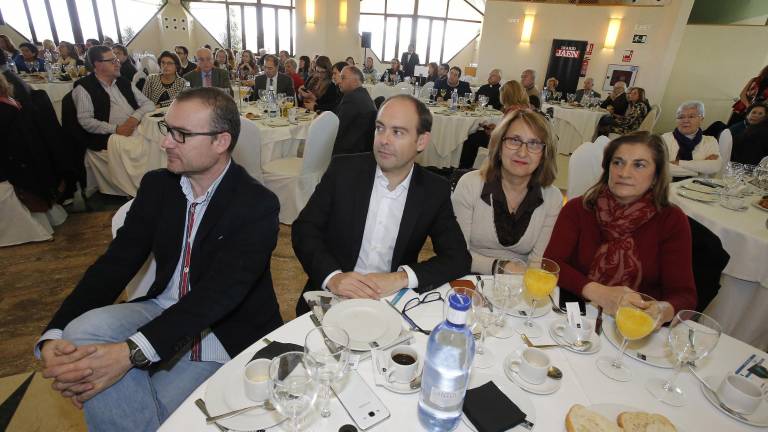 Los asistentes al acto Los asistentes al acto