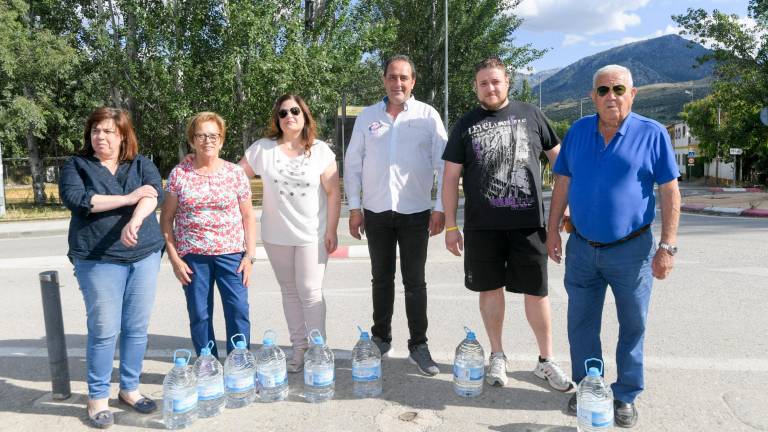 Puente de la Sierra se levanta ante la total falta de soluciones