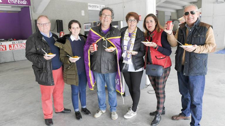 Paella, amigos, buena música y una gran pasión por el Real Jaén Paella, amigos, buena música y una gran pasión por el Real Jaén