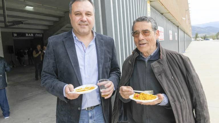 Paella, amigos, buena música y una gran pasión por el Real Jaén Paella, amigos, buena música y una gran pasión por el Real Jaén