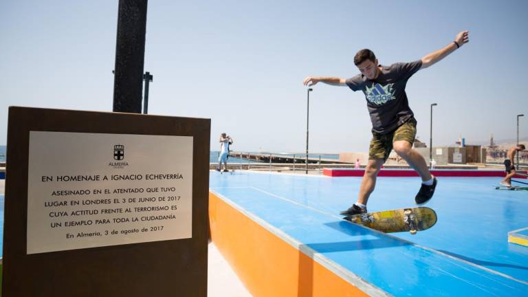 El “skate park” de Almería acoge un monolito en memoria de Ignacio Echeverría El “skate park” de Almería acoge un monolito en memoria de Ignacio Echeverría
