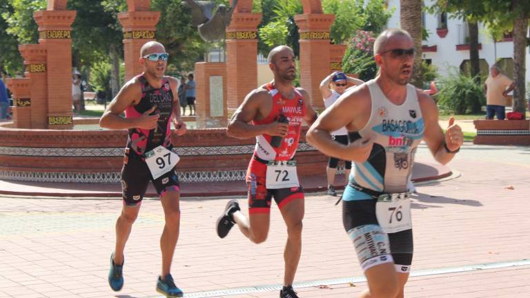 Alberto Rubio y Susana Pineda ganan el Triatlón Villa del Agua Alberto Rubio y Susana Pineda ganan el Triatlón Villa del Agua
