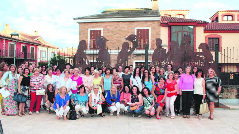 Ciento cuarenta mujeres participan en varios talleres para promover la igualdad Ciento cuarenta mujeres participan en varios talleres para promover la igualdad