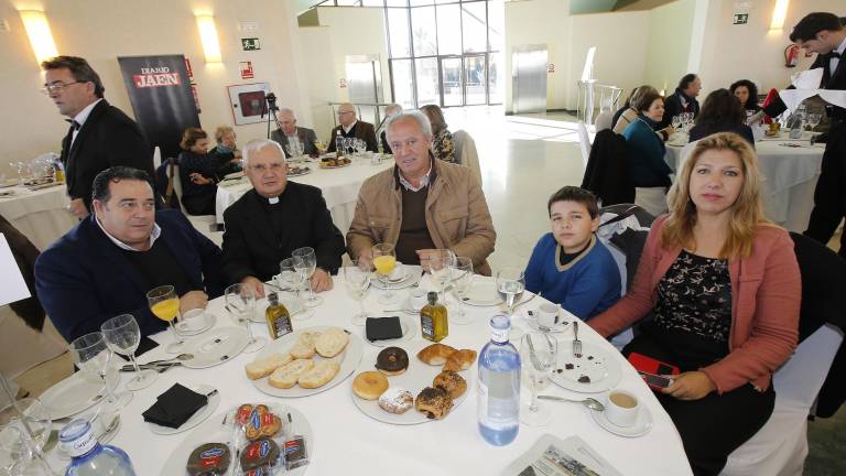 Los asistentes al acto Los asistentes al acto