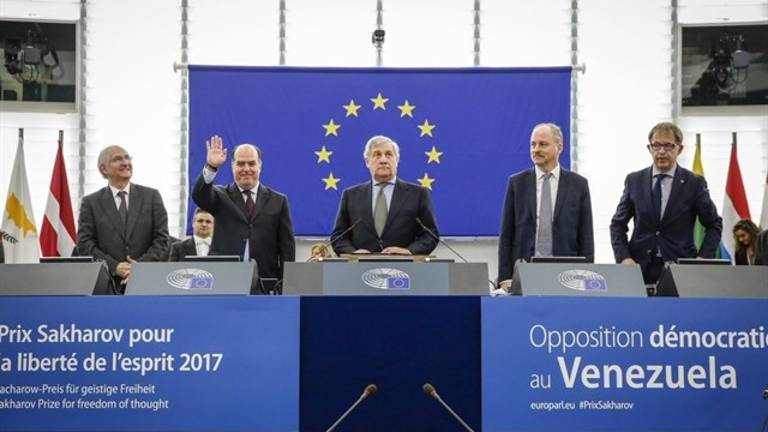 Europa critica a Maduro por vetar a los demás partidos Europa critica a Maduro por vetar a los demás partidos