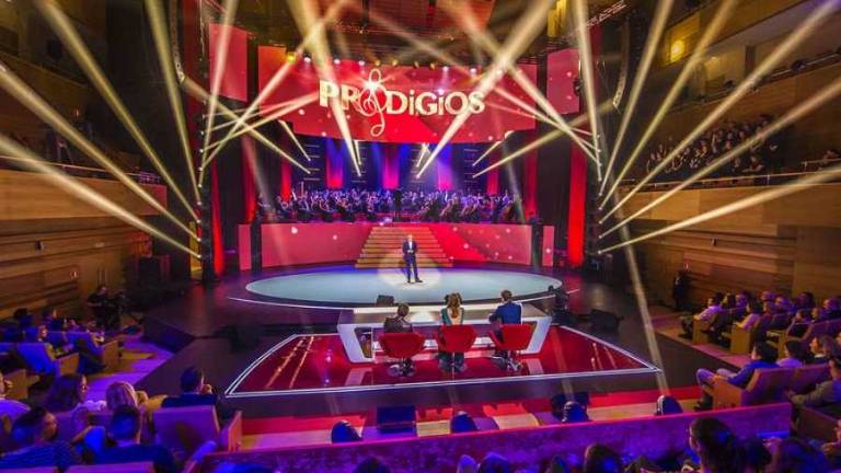 “Prodigios” sube el telón con la actuación de Raphael “Prodigios” sube el telón con la actuación de Raphael