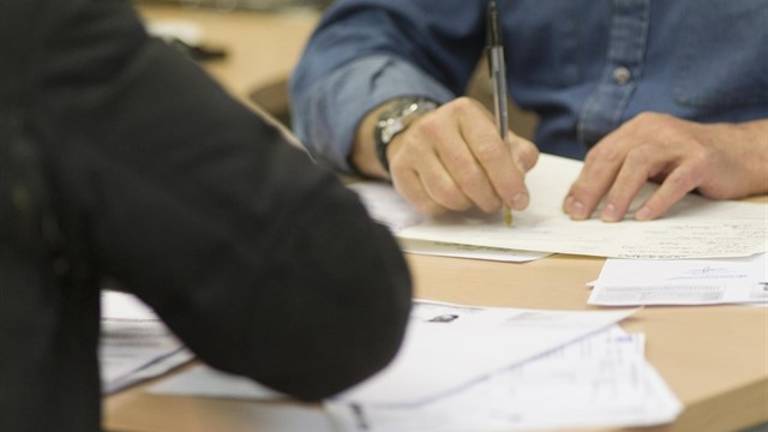 2.736 empresas deberán registrar el horario laboral de sus empleados 2.736 empresas deberán registrar el horario laboral de sus empleados