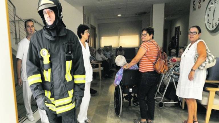 Evacuada una residencia de ancianos por un incendio Evacuada una residencia de ancianos por un incendio