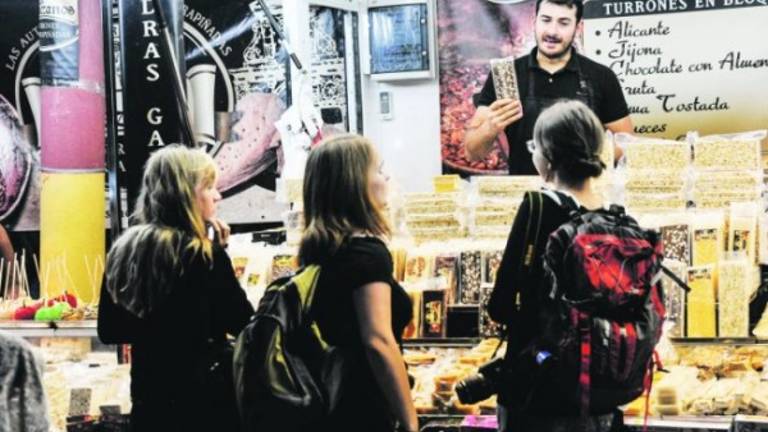Los feriantes: Una suerte de comercio que es quintaesencia de la fiesta y de la diversión Los feriantes: Una suerte de comercio que es quintaesencia de la fiesta y de la diversión