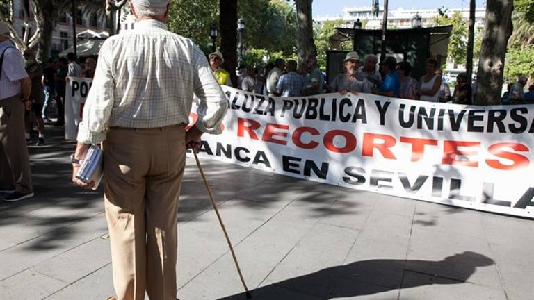 Pensionistas se manifiestan por una reforma