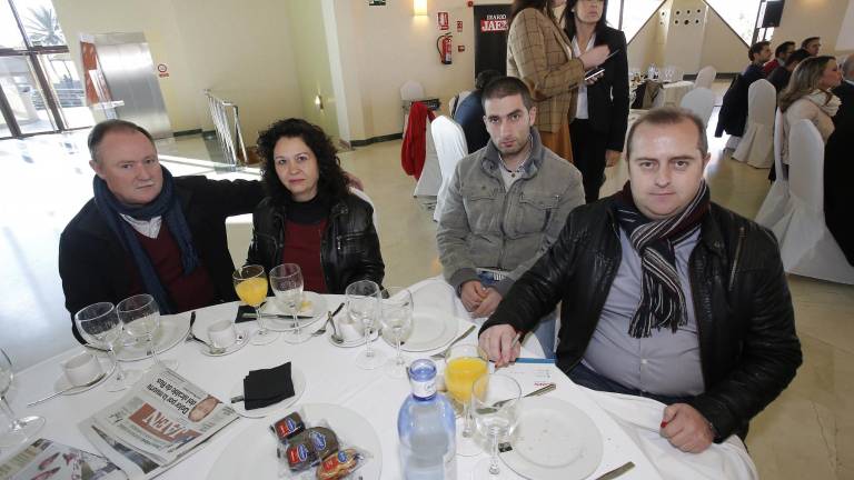 Los asistentes al acto Los asistentes al acto