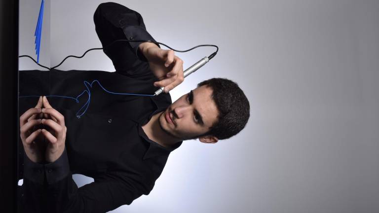 Héctor Lara, un joven artista que usa una técnica muy innovadora Héctor Lara, un joven artista que usa una técnica muy innovadora