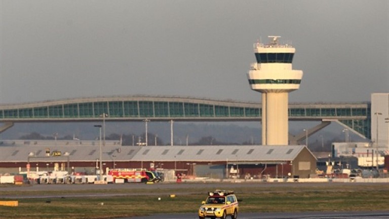 Gatwick reanuda los vuelos tras un nuevo incidente con “drones”