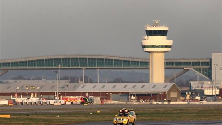 Gatwick reanuda los vuelos tras un nuevo incidente con “drones”