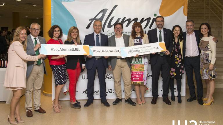 Lazos permanentes con los alumnos Lazos permanentes con los alumnos