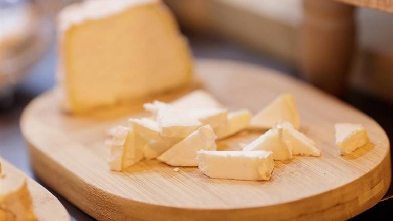 Retiran del mercado unos quesos de leche de cruda de oveja por su posible vinculación a un caso de meningitis Retiran del mercado unos quesos de leche de cruda de oveja por su posible vinculación a un caso de meningitis
