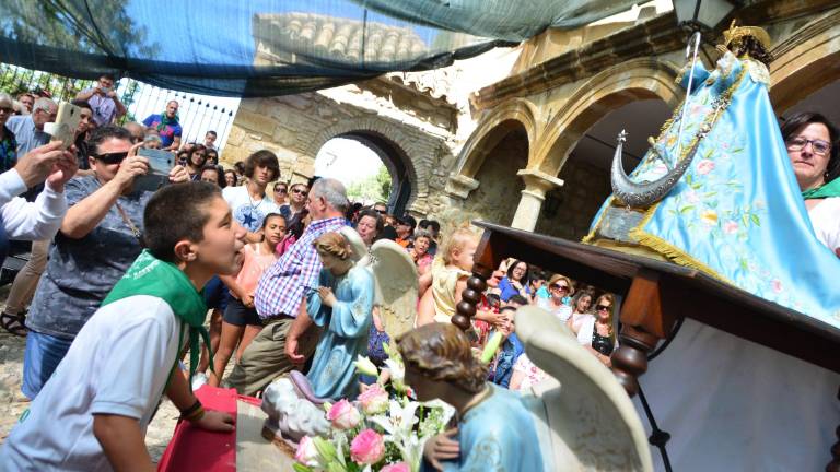 Emotiva despedida a la patrona Emotiva despedida a la patrona