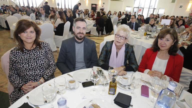 Los asistentes al acto Los asistentes al acto