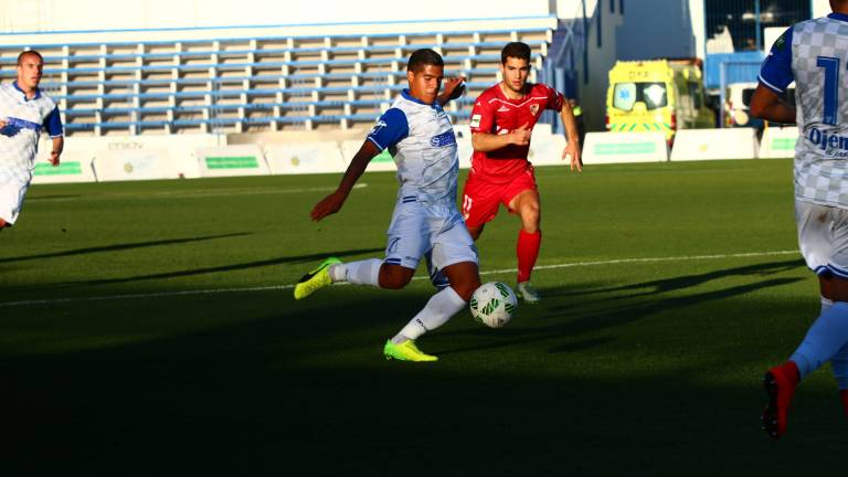 El Linares no da la talla y se rinde ante el potencial del Marbella El Linares no da la talla y se rinde ante el potencial del Marbella