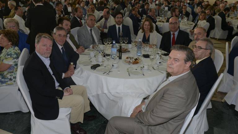 Los asistentes al acto Los asistentes al acto