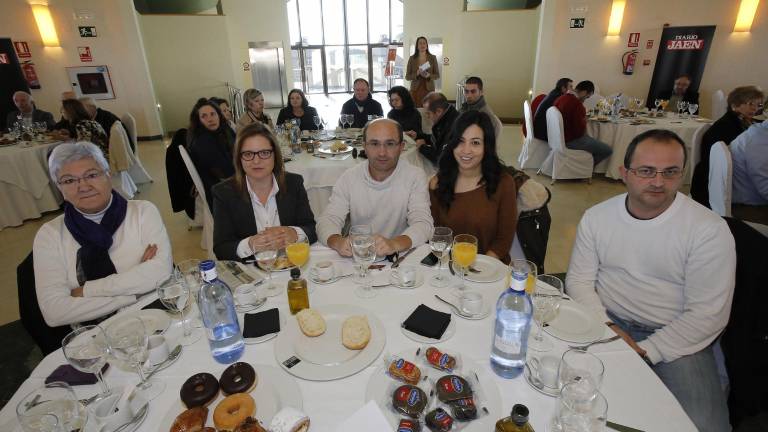 Los asistentes al acto Los asistentes al acto