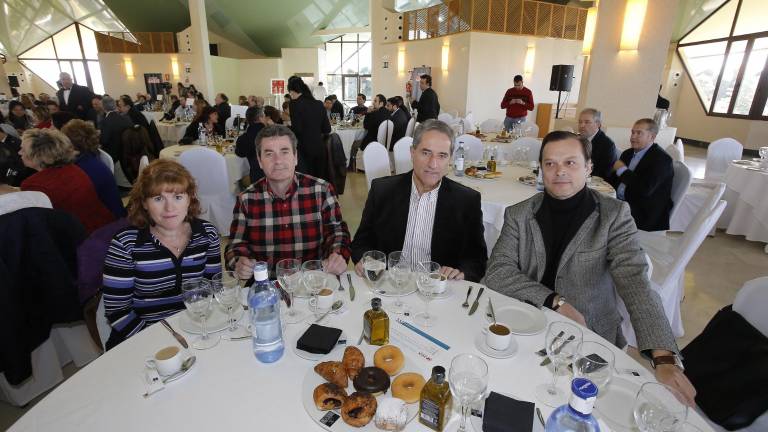 Los asistentes al acto Los asistentes al acto