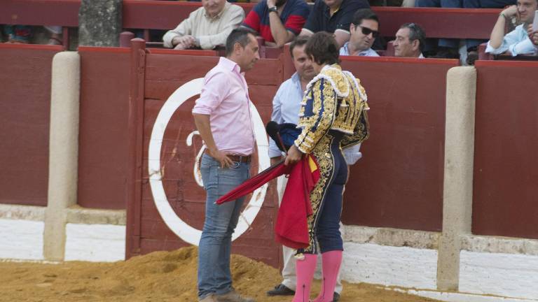 Alberto Lamelas va “a la guerra” con un encastado toro de Murteira