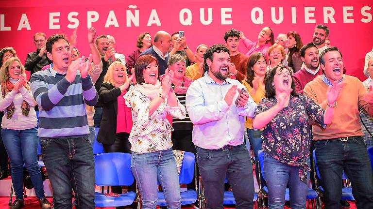 Pedro Sánchez insta en Alcalá a no dar por hecha la victoria el 28-A Pedro Sánchez insta en Alcalá a no dar por hecha la victoria el 28-A