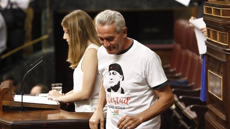 Cañamero firma ante notario la renuncia de su aforamiento como diputado Cañamero firma ante notario la renuncia de su aforamiento como diputado