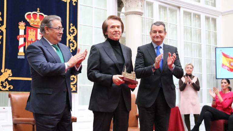 Raphael recibe el Premio Plaza de España