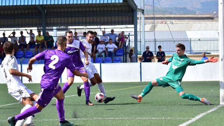 El Real Jaén perdona y al final cede el empate El Real Jaén perdona y al final cede el empate